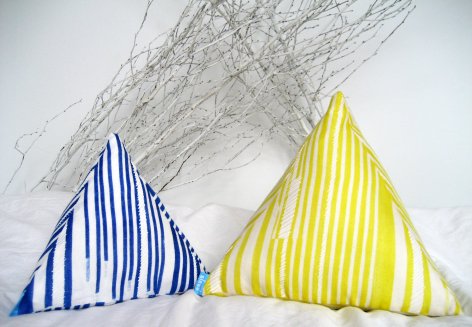 两个彩粽子 <a class='shortlnk' href='/s/01b7f9abc' target='_blank' title='http://supermarkethq.com/product/medium-tetrahedron-lavender-scented-pillow'>http://duitang.com/s/01b7f9abc</a>