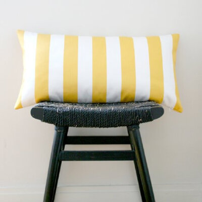 我也是条纹控~~ <a class='shortlnk' href='/s/125b8703' target='_blank' title='http://supermarkethq.com/product/yellow-and-white-stripes-cotton-pillow-cover-cushion-63-x-34-cm'>http://duitang.com/s/125…