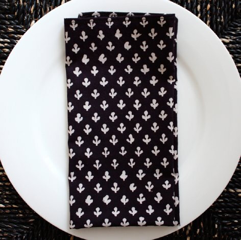 点点黑色小餐巾 <a class='shortlnk' href='/s/05ab4bb2d' target='_blank' title='http://supermarkethq.com/product/block-printed-cotton-napkins-dark-navy-and-white-set-of-4'>http://duitang.com/s/05ab4bb2d</a>