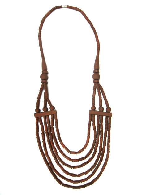 适合高挑的人戴着<a class='shortlnk' href='/s/155bb0f55' target='_blank' title='http://supermarkethq.com/product/natural-layered-clay-necklace'>http://duitang.com/s/155bb0f55</a>