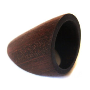 觉得这款戴手上好看<a class='shortlnk' href='/s/05f1647d' target='_blank' title='http://supermarkethq.com/product/reclaimed-wood-tube-ring'>http://duitang.com/s/05f1647d</a>
