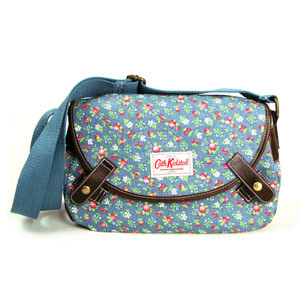 英伦cath kidston 森女碎花斜挎包包~！！<a class='shortlnk' href='/s/0452ba69e' target='_blank' title='http://item.taobao.com/item.htm?id=9460792842'>http://duitang.com/s/0452ba69e</a>