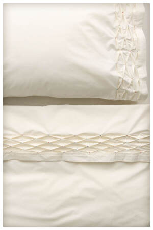 Diamond Pleated Sheet Set, Cream - Anthropologie.com  <a class='shortlnk' href='/s/130fdc492' target='_blank' title='http://www.anthropologie.com/anthro/catalog/productdetail.jsp?id=093683&amp;catId=HOME-NEUTRAL-HOME&amp;pushId=HOME-NEUTRAL-HOME&amp;popId=HOME-COLOR-PICK&amp;na'>http://duitang.com/s/130fdc492</a>