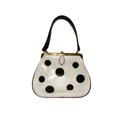 Rare Black and White Polka Dot Leather Purse 拨点圆点控，黑白控~~~<a class='shortlnk' href='/s/03ef5b385' target='_blank' title='http://fashion.1stdibs.com/avl_item_detail.php?id=33613'>http://duitan…