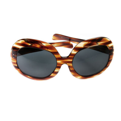 1960年代的Italian 1960&#39;s Jackie O Sunglasses 复古眼镜<a class='shortlnk' href='/s/169603594' target='_blank' title='http://fashion.1stdibs.com/avl_item_detail.php?id=21280'>http://duitang.com/s/1…