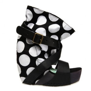 好喜欢这款靴子凉鞋<a class='shortlnk' href='/s/02d4ebb97' target='_blank' title='http://www.polyvore.com/black_white_polka_dots/collection?id=893047'>http://duitang.com/s/02d4ebb97</a>