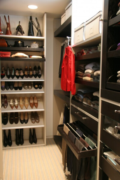 灯光很重要 <a class='shortlnk' href='/s/057137d9' target='_blank' title='http://www.houzz.com/photos/closet'>http://duitang.com/s/057137d9</a>