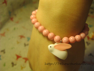 小茸毛 手链（定制款）-淘宝网 <a class='shortlnk' href='/s/07b4c3e1f' target='_blank' title='http://item.taobao.com/item.htm?id=10142658633'>http://duitang.com/s/07b4c3e1f</a>