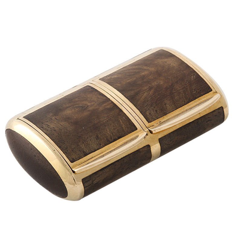 Elegant 18KT Gold Double Pillbox With Wood Inlay - Gallery 47 1960年代美国设计的复古首饰盒 <a class='shortlnk' href='/s/167518523' target='_blank' title='http://jewelry.1stdibs.com/jewelry_item_detail.php?id=28003'>http://duitang.com/s/167518523</a>