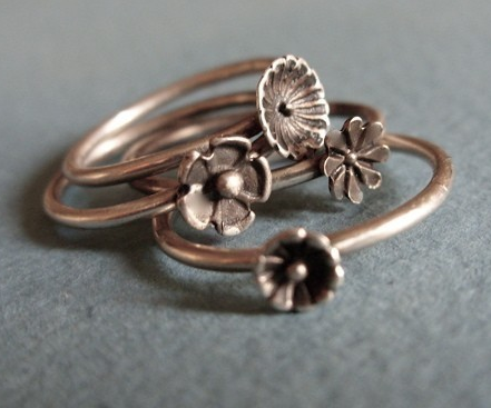 好齐全的花啊 <a class='shortlnk' href='/s/0fe5322c' target='_blank' title='http://www.wanelo.com/women/Wildflowers+4+Ring+Stacking+Set+in+Sterling+Silver+by+brightsmith-53418.html'>http://duitang.com/s/0fe5322c</a>