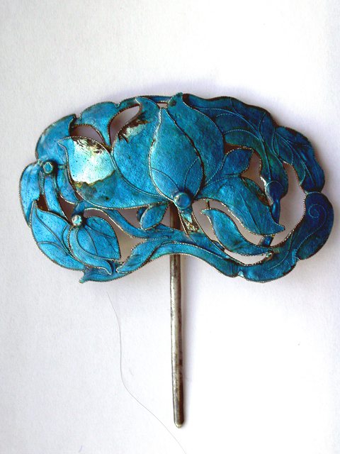 喜欢它饱满的莲花造型,喜欢它大面积明媚的蓝色.普普通通的小簪子,却蓝的那么的轰轰烈烈. <a class='shortlnk' href='/s/02f73e7b3' target='_blank' title='http://www.tianya.cn/techforum/content/16/614616.shtml'>http://duitang.com/s/02f73e7b3</a>