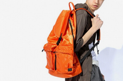 Porter Tanker Super Big Rucksack 后背包 喜欢它因为有经典尼龙布料设计~<a class='shortlnk' href='/s/15f74a3cb' target='_blank' title='http://news.1626.com/html/201105/03/67515.html'>http://duitang.com/s…