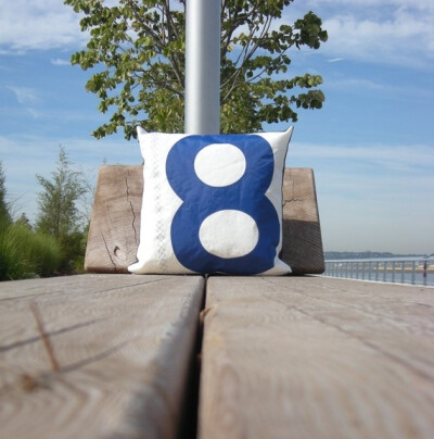 发发发哦~<a class='shortlnk' href='/s/1cc6a65c' target='_blank' title='http://www.etsy.com/listing/62122815/recycled-sail-throw-pillow-blue-number-8'>http://duitang.com/s/1cc6a65c</a>