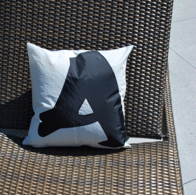 字母A<a class='shortlnk' href='/s/0489b0f83' target='_blank' title='http://www.etsy.com/listing/52803913/recycled-sail-pillow-black-graffiti'>http://duitang.com/s/0489b0f83</a>