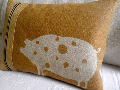 波点猪<a class='shortlnk' href='/s/06a318c60' target='_blank' title='http://www.etsy.com/listing/62556738/handprinted-rustic-piggy-cushion'>http://duitang.com/s/06a318c60</a>