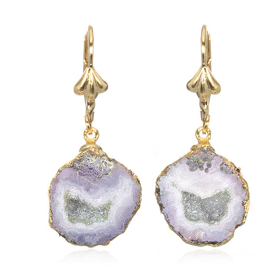 很自然形态的坠饰，很自然的颜色，喜欢啊<a class='shortlnk' href='/s/045749dbf' target='_blank' title='http://www.charmandchain.com/products/keri-tiny-brilliant-half-geode-earrings'>http://duitang.com/s/045749dbf</a>