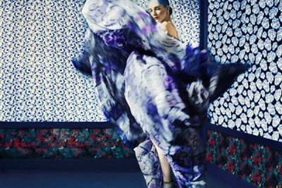 在Mary Katrantzou的时装中瞥见了绘画泼墨的影子<a class='shortlnk' href='/s/113f4f4b2' target='_blank' title='http://pindao.blogbus.com/fengshang/2011042817385.html'>http://duitang.com/s/113f4f4b2</a>