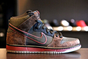 知名运动品牌Nike旗下滑板支线Nike SB与知名潮流店铺Brooklyn Projects联名推出的 Dunk High<a class='shortlnk' href='/s/01745a0a9' target='_blank' title='http://www.kidulty.com/news/id/news/15636'>http://duitang.com/s/01745a0a9</a>