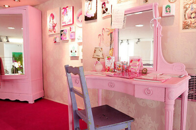 木質的粉色櫃子.各種有質感.