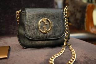 Gucci.古驰 女款真皮 信封包 <a class='shortlnk' href='/s/14f423b4c' target='_blank' title='http://item.taobao.com/item.htm?id=8908632023'>http://duitang.com/s/14f423b4c</a>