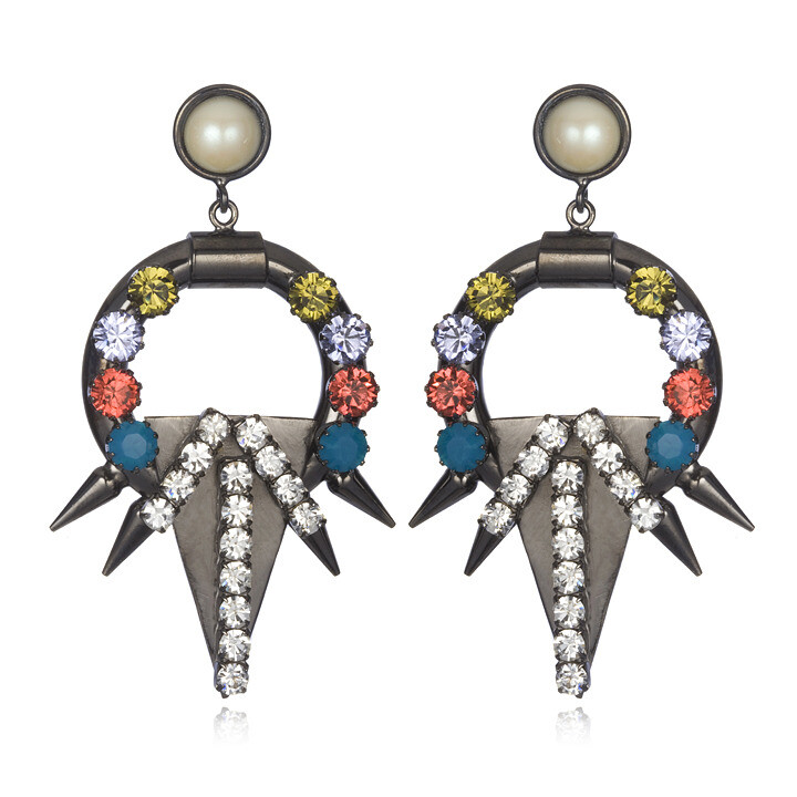 很特别的形状以及钻的分布<a class='shortlnk' href='/s/117cc989e' target='_blank' title='http://www.charmandchain.com/products/future-compass-hoop-earrings'>http://duitang.com/s/117cc989e</a>