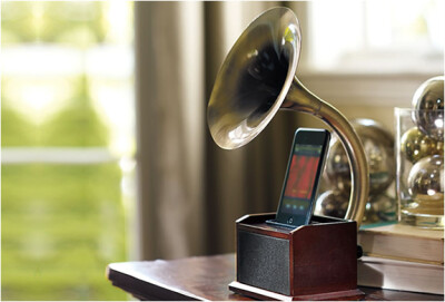 Fancy - GRAMOPHONE IPOD STATION <a class='shortlnk' href='/s/12dc73963' target='_blank' title='http://www.thefancy.com/things/245761479/GRAMOPHONE-IPOD-STATION'>http://duitang.com/s/12dc73963</a>