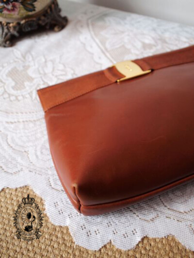  FERRAGAMO VINTAGE CLUTCH BAG <a class='shortlnk' href='/s/07fb573e9' target='_blank' title='http://item.taobao.com/item.htm?id=9625644350'>http://duitang.com/s/07fb573e9</a>