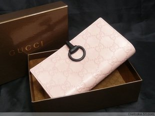 GUCCI 真皮G底纹搭扣长款钱包 <a class='shortlnk' href='/s/12aa9ad60' target='_blank' title='http://item.taobao.com/item.htm?id=9423478562&cm_cat=50006842'>http://duitang.com/s/12aa9ad60</a>