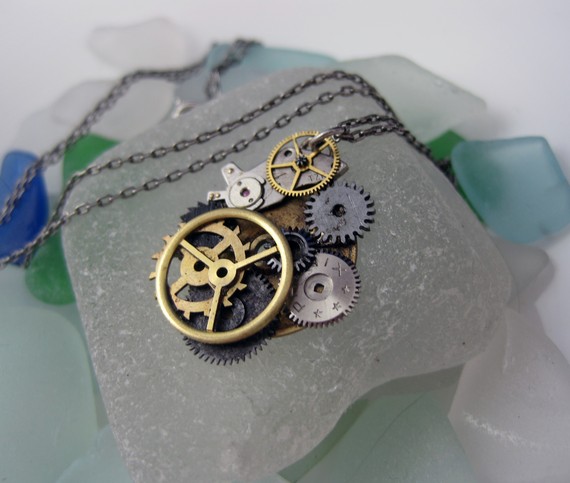 钟表齿轮齿轮五挂件非一般由Etsy的amechanicalmind Gear Pendant &quot;Five&quot; Watch Gear Not Quite Steampunk Necklace <a class='shortlnk' href='/s/15df9ebbd' target='_blank' title='http://www.etsy.com/listing/67584286/gear-pendant-five-watch-gear-not-quite'>http://duitang.com/s/15df9ebbd</a>