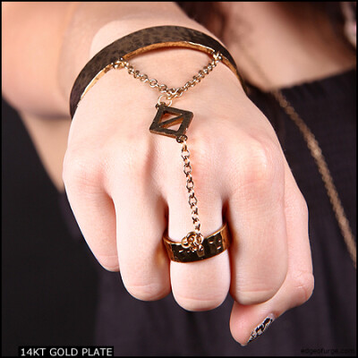 锤三角低LUV的x埃林戒指手链沃森 low luv, lowluv, erin wasson, 14 kt, gold, 14 karat, hammered, triangle, pyramid, cuff, bracelet, ring, chain <a class='shortlnk' href='/s/111eddc3' target='_blank' tit…