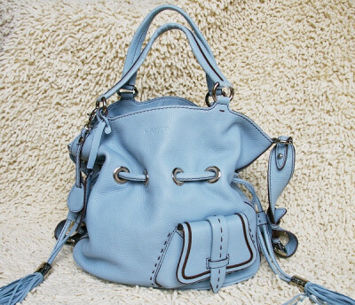 Lancel Premier Flirt 天蓝色索绳水桶包 <a class='shortlnk' href='/s/1177570f1' target='_blank' title='http://item.taobao.com/item.htm?id=4360583618&amp;cm_cat=50006842'>http://duitang.com/s/1177570f1…