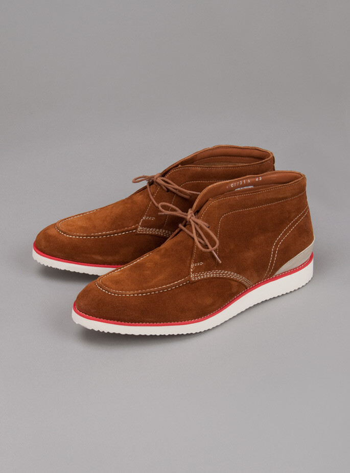 棕色的鞋子穿起来会显得非常高贵，手机 Billy Chukka Model <a class='shortlnk' href='/s/078409477' target='_blank' title='http://www.couvertureandthegarbstore.com/Product/?p=3408&amp;i=3465'>http://duitang.com/s/078409477</a>