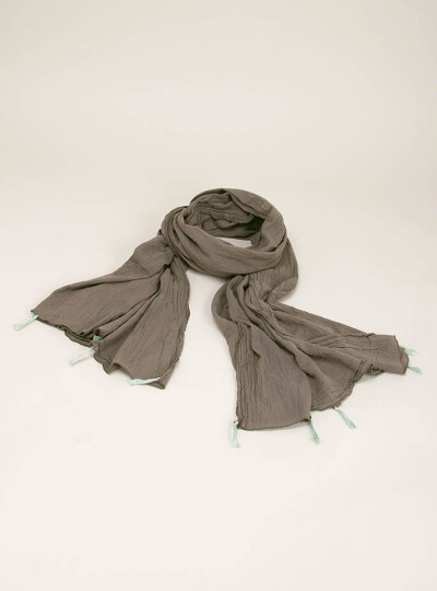 收集这款围巾，还有三种颜色，太喜欢了 » Large gauze crinkle cotton scarf <a class='shortlnk' href='/s/14a610ef8' target='_blank' title='http://www.couvertureandthegarbstore.com/Product/?p=3889&amp;i=…