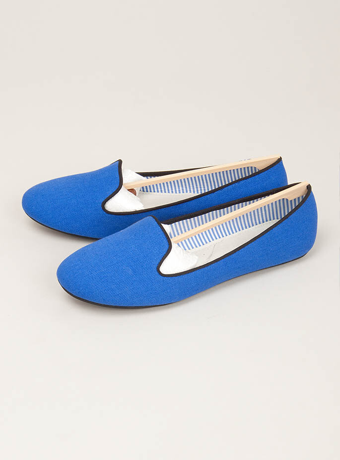 纯蓝色小皮鞋，79英镑？太给力了» Azure slipper shoe <a class='shortlnk' href='/s/052ab9e3a' target='_blank' title='http://www.couvertureandthegarbstore.com/Product/?p=3873&amp;i=4036'>http://duitang.com/s/052ab9e3a</a>