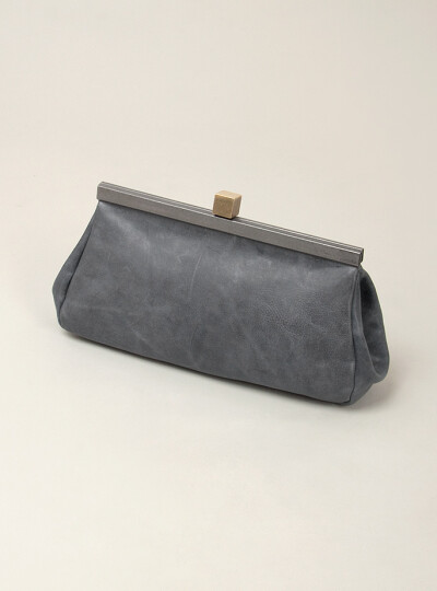 墨蓝色的皮革钱包，复古的说 » Rose hand waxed leather clutch <a class='shortlnk' href='/s/13fe35034' target='_blank' title='http://www.couvertureandthegarbstore.com/Product/?p=3645&amp;i=3753'>http:/…