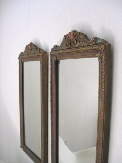 复古穿衣镜，很美丽。<a class='shortlnk' href='/s/022e30b9e' target='_blank' title='http://www.etsy.com/listing/73628203/decorative-narrow-mirror'>http://duitang.com/s/022e30b9e</a>