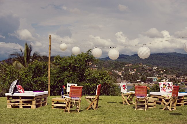 伫立山边，看日出日落。<a class='shortlnk' href='/s/148e12070' target='_blank' title='http://www.projectwedding.com/blog/2011/02/16/dia-de-los-muertos-a-vibrant-wedding-in-mexico/'>http://duitang.com/s/148e12070</a>