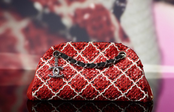  CHANEL 橘红编织 Mademoiselle 保龄球包 <a class='shortlnk' href='/s/024ebd1fa' target='_blank' title='http://item.taobao.com/item.htm?id=10262260993&amp;cm_cat=0'>http://duitang.com/s/024ebd1fa</a>