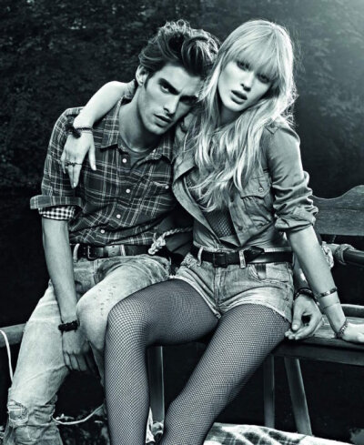 男装和女装搭配，英伦牛仔 ~非常SEXY Pepe Jeans  <a class='shortlnk' href='/s/1ff010e2' target='_blank' title='http://blog.sina.com.cn/s/blog_5f2ffaee01017klf.html'>http://duitang.com/s/1ff010e2</a>