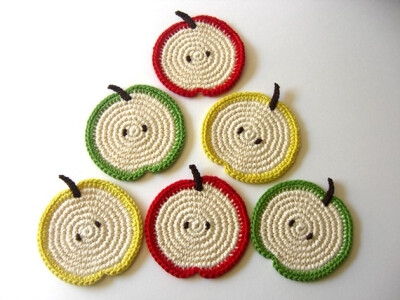 DIY苹果杯子垫~<a class='shortlnk' href='/s/043f39a15' target='_blank' title='http://www.etsy.com/listing/71179403/green-red-yellow-apple-slice-coasters'>http://duitang.com/s/043f39a15</a>