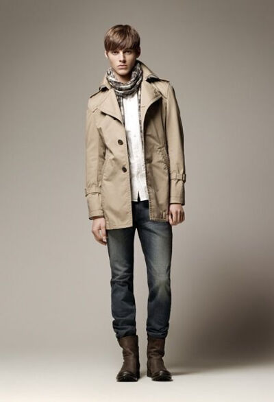 这套搭配的LOOK最正，能迷死多少女生呢？Burberry Blue <a class='shortlnk' href='/s/0535cea10' target='_blank' title='http://web.me.com/coccalee/files/b0c8f9f6f22d298da47c9f7daaa45b95-284.html'>http://d…