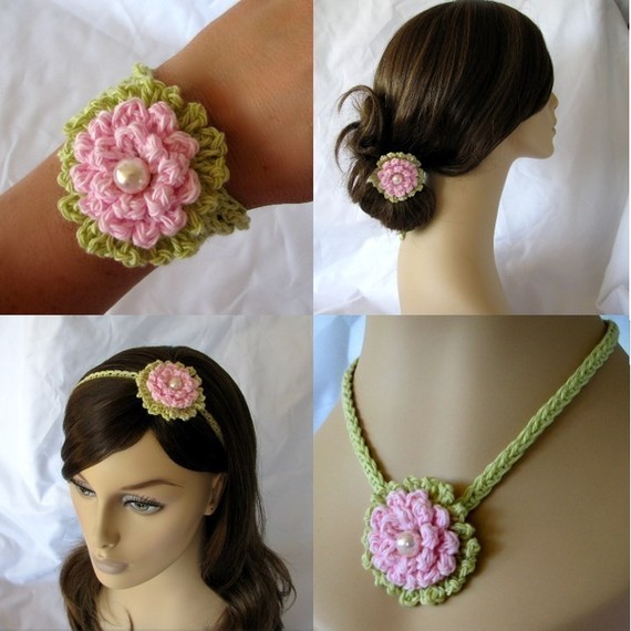 多用钩织花<a class='shortlnk' href='/s/079174d6e' target='_blank' title='http://www.etsy.com/listing/60208641/pattern-crochet-flower-headband-pretty'>http://duitang.com/s/079174d6e</a>