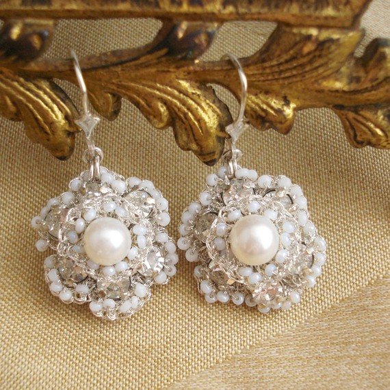 手工耳坠~<a class='shortlnk' href='/s/11d5cf81f' target='_blank' title='http://www.etsy.com/listing/57525520/aiglentine-wedding-earrings-freshwater'>http://duitang.com/s/11d5cf81f</a>