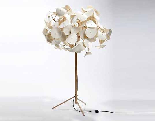 甜柔叶灯发出了热情邀请的LED发光 Made in Sweden, leaf lamp, Peter Schumacher, tree lamps, green lamps, led lamps, green interiors,