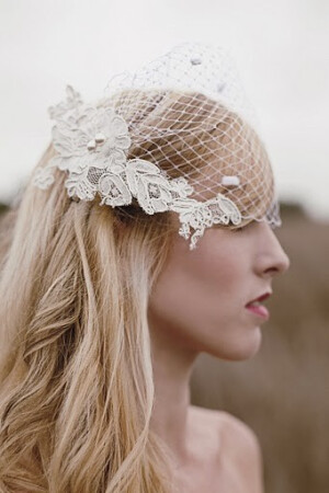 白腮红面纱的Loveybyisha White Blusher Veil with Ivory Alencon Lace