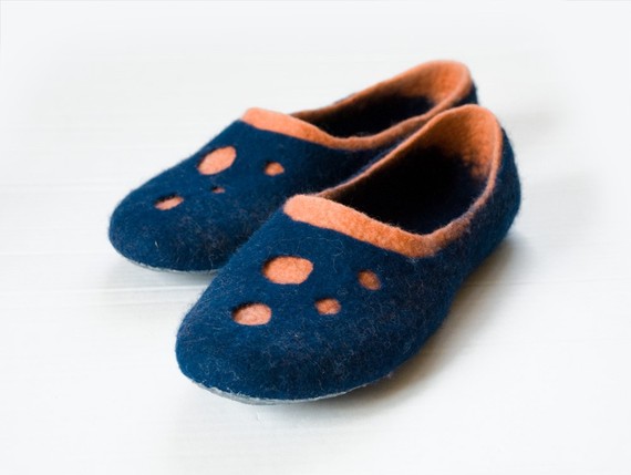 双色手工鞋<a class='shortlnk' href='/s/16309279d' target='_blank' title='http://www.etsy.com/listing/56854089/felted-slippers-made-of-softest-merino'>http://duitang.com/s/16309279d</a>