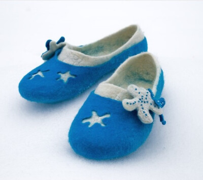 可爱的手工鞋<a class='shortlnk' href='/s/134a3049' target='_blank' title='http://www.etsy.com/listing/62679277/felted-slippers-from-softest-merino-wool'>http://duitang.com/s/134a3049</a>