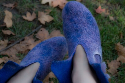 魔法师的鞋子<a class='shortlnk' href='/s/051756bc8' target='_blank' title='http://www.etsy.com/listing/58802908/handmade-felted-slippers-flower'>http://duitang.com/s/051756bc8</a>