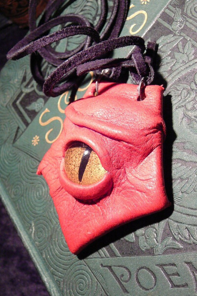 Dragon eye pendant (red leather with gold eye)-ě???í? 你是我的眼。