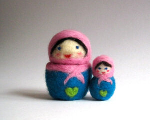 手工不倒翁娃娃<a class='shortlnk' href='/s/1fd4ecd4' target='_blank' title='http://www.etsy.com/listing/73578207/felted-matryoshkas-doll-mama-and-baby'>http://duitang.com/s/1fd4ecd4</a>